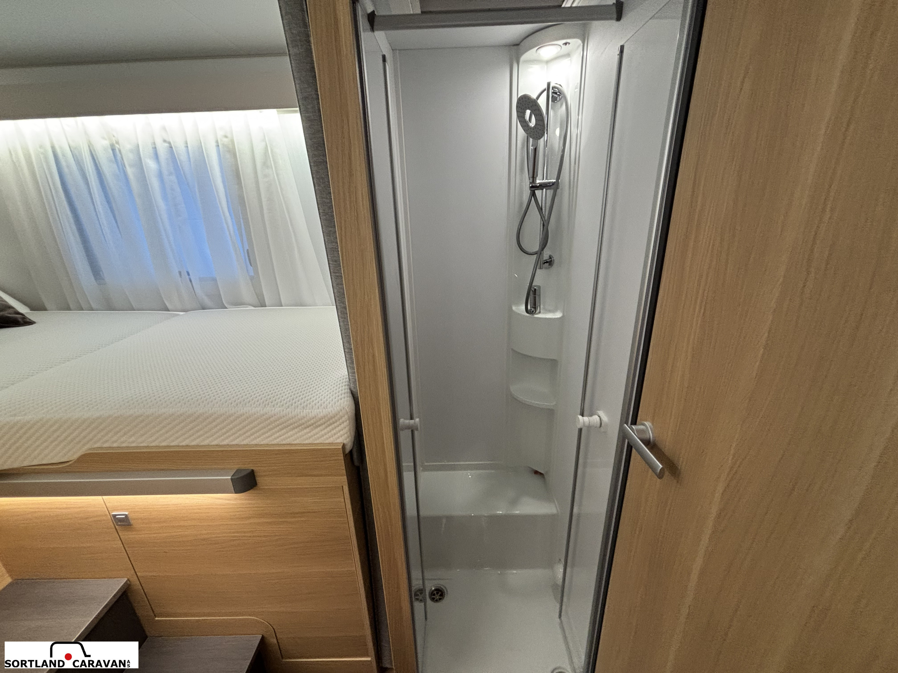 Adria CORAL AXESS 670 SL - CITROEN BlueHDi 2,2 140HP (103kW) 35L - Adria