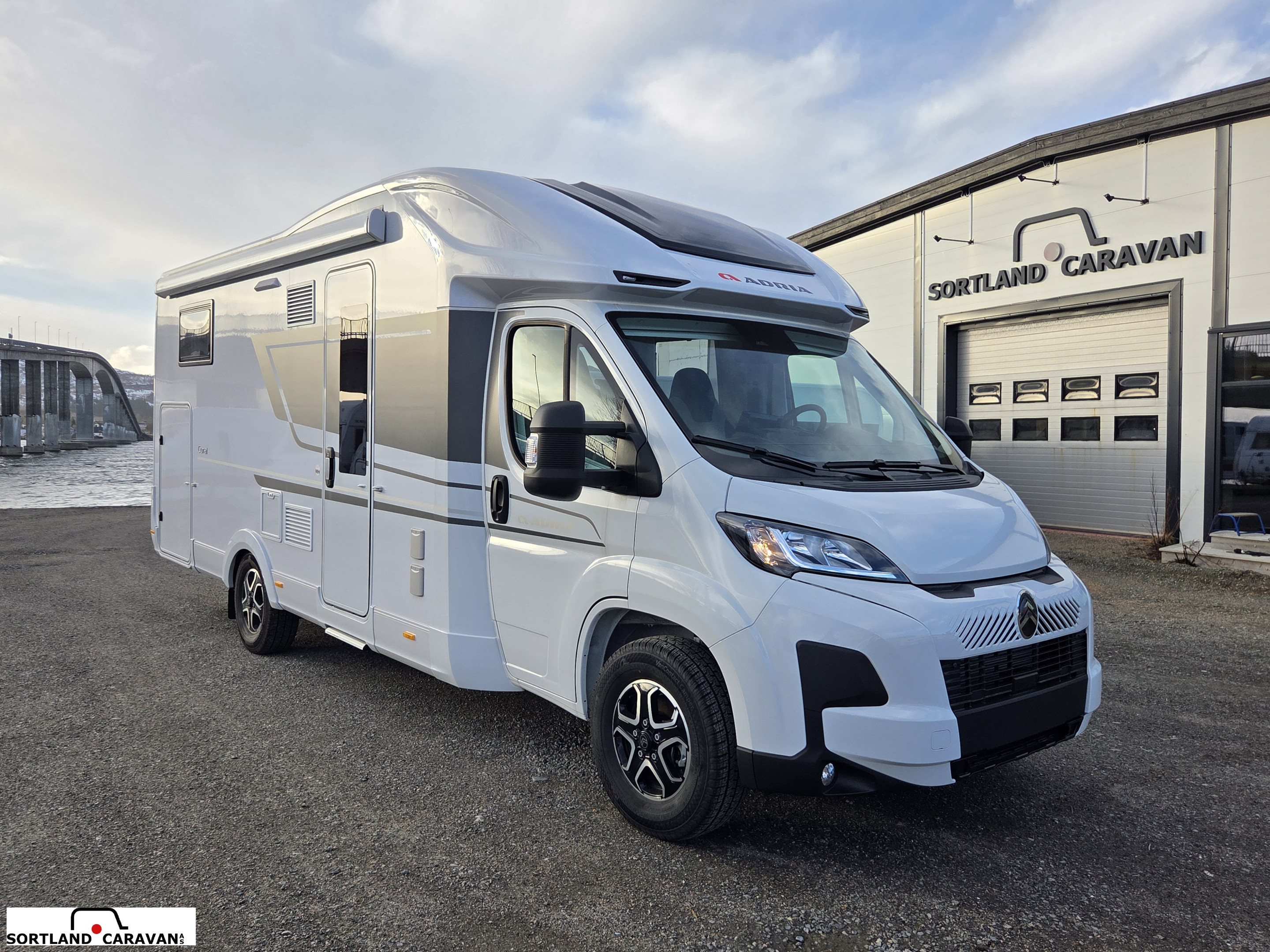 CORAL AXESS 670 SL - CITROEN BlueHDi 2,2 140HP (103kW) 35L - Adria