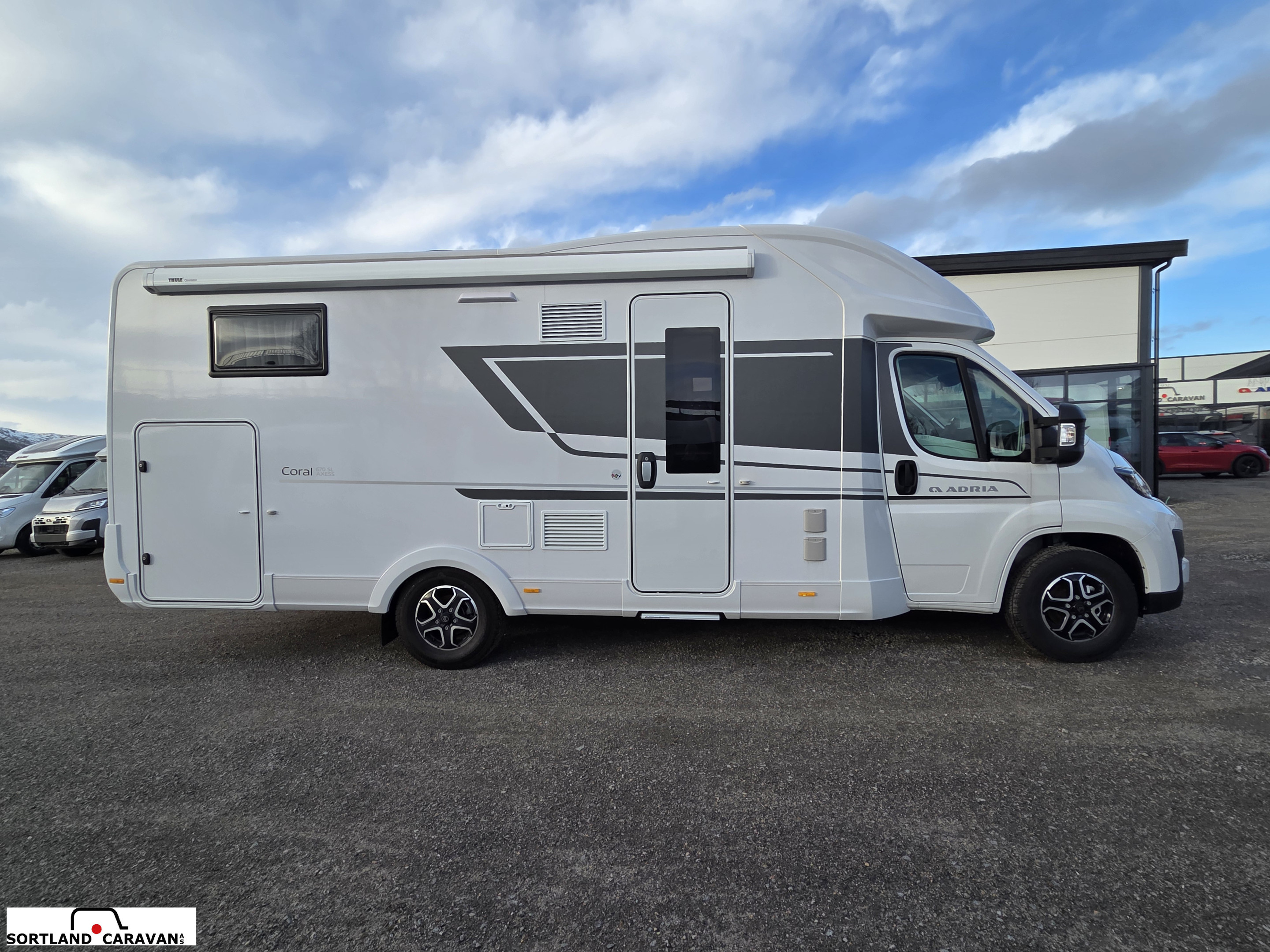 Adria CORAL AXESS 670 SL - CITROEN BlueHDi 2,2 140HP (103kW) 35L - Adria