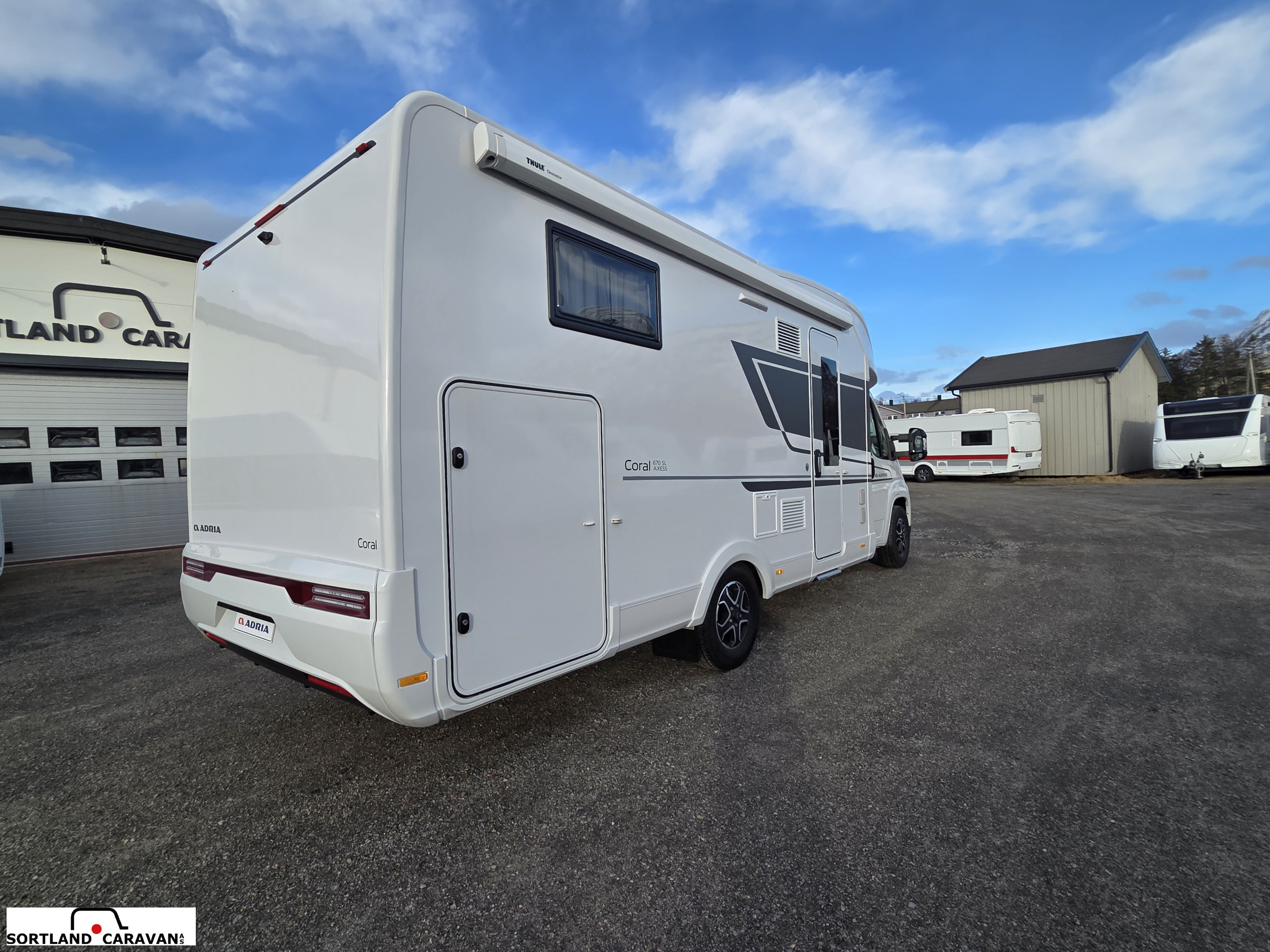 Adria CORAL AXESS 670 SL - CITROEN BlueHDi 2,2 140HP (103kW) 35L - Adria