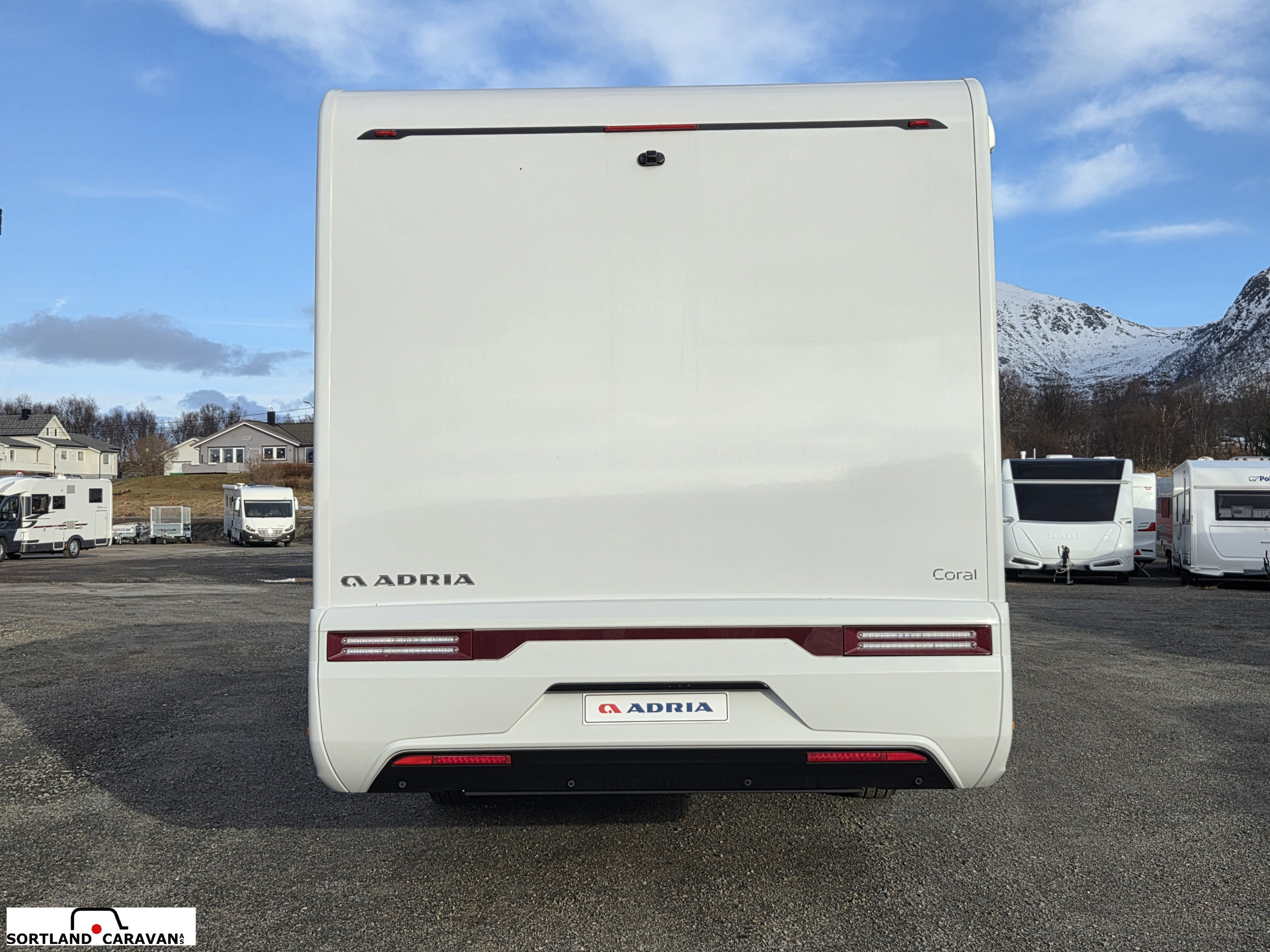 Adria CORAL AXESS 670 SL - CITROEN BlueHDi 2,2 140HP (103kW) 35L - Adria