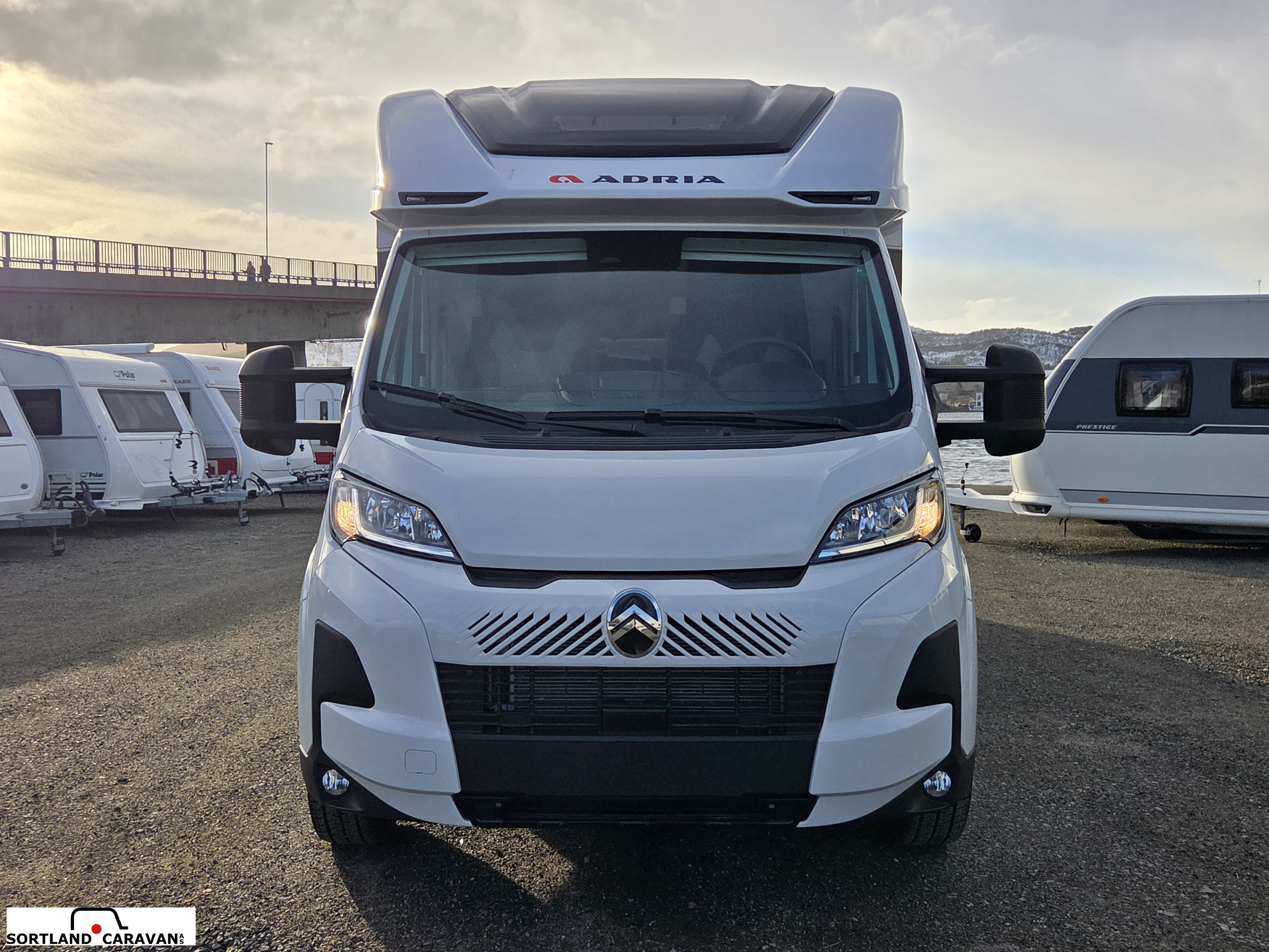 Adria CORAL AXESS 670 SL - CITROEN BlueHDi 2,2 140HP (103kW) 35L - Adria