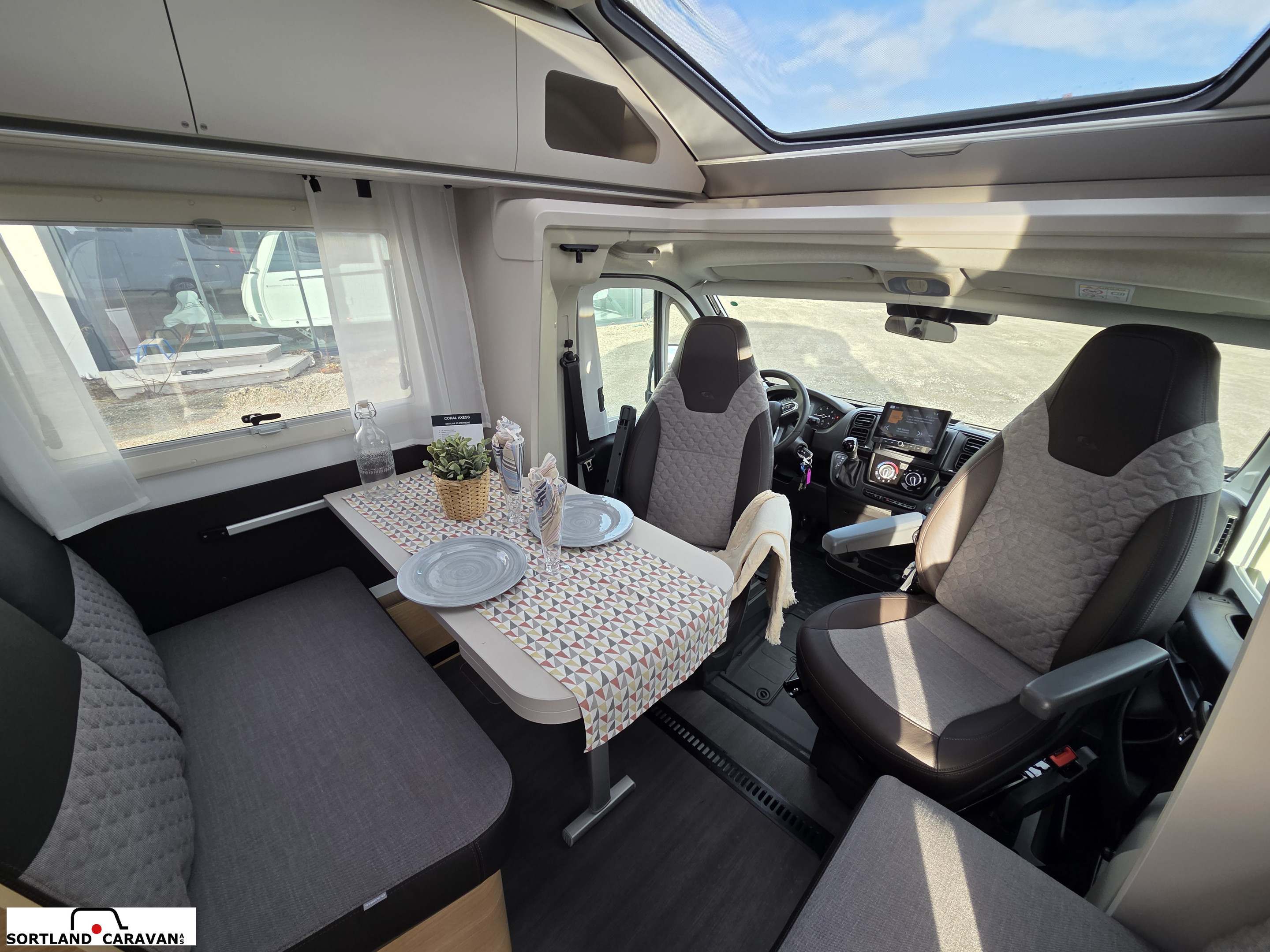 Adria CORAL AXESS 670 SL - CITROEN BlueHDi 2,2 140HP (103kW) 35L - Adria