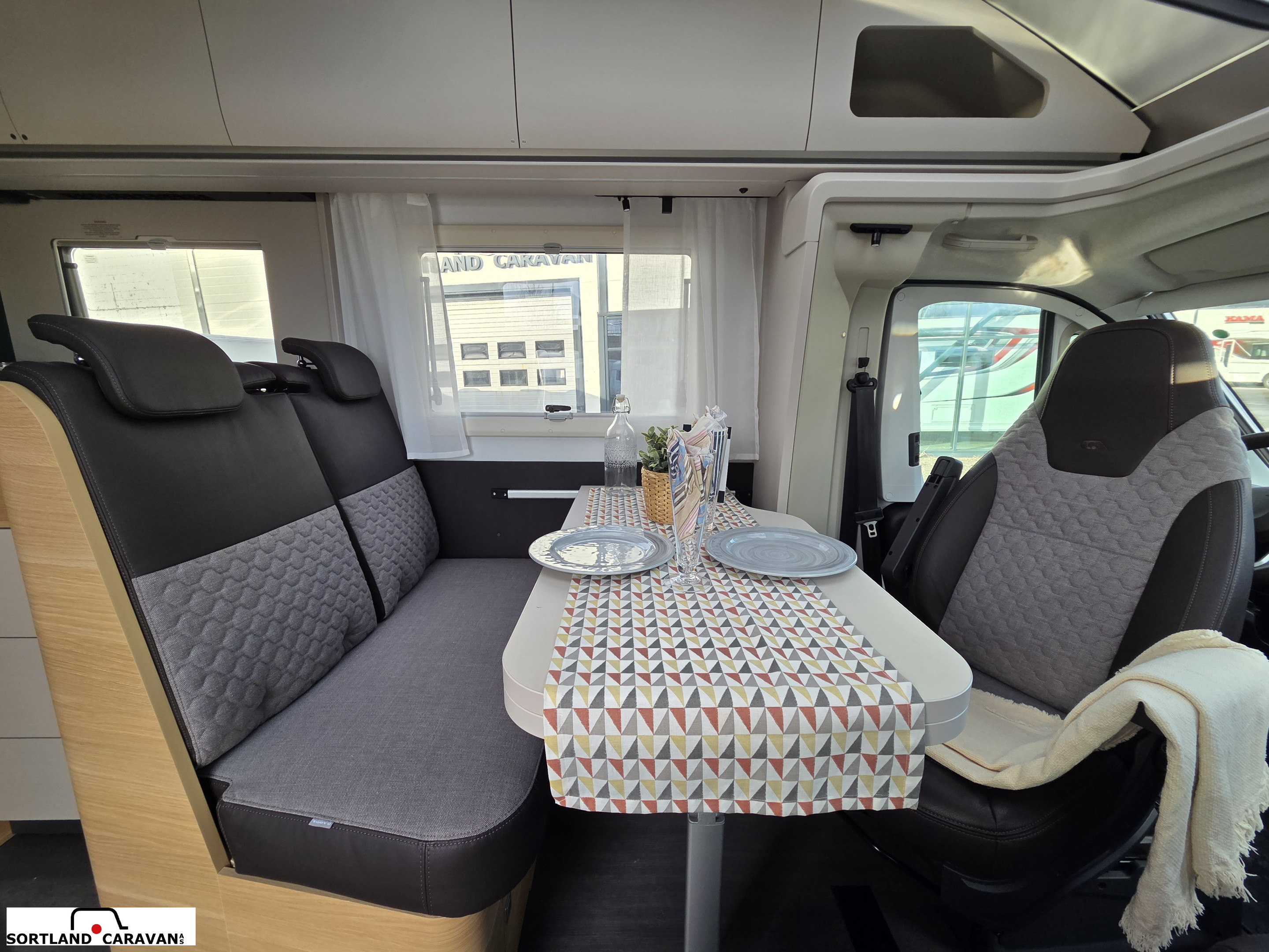 Adria CORAL AXESS 670 SL - CITROEN BlueHDi 2,2 140HP (103kW) 35L - Adria