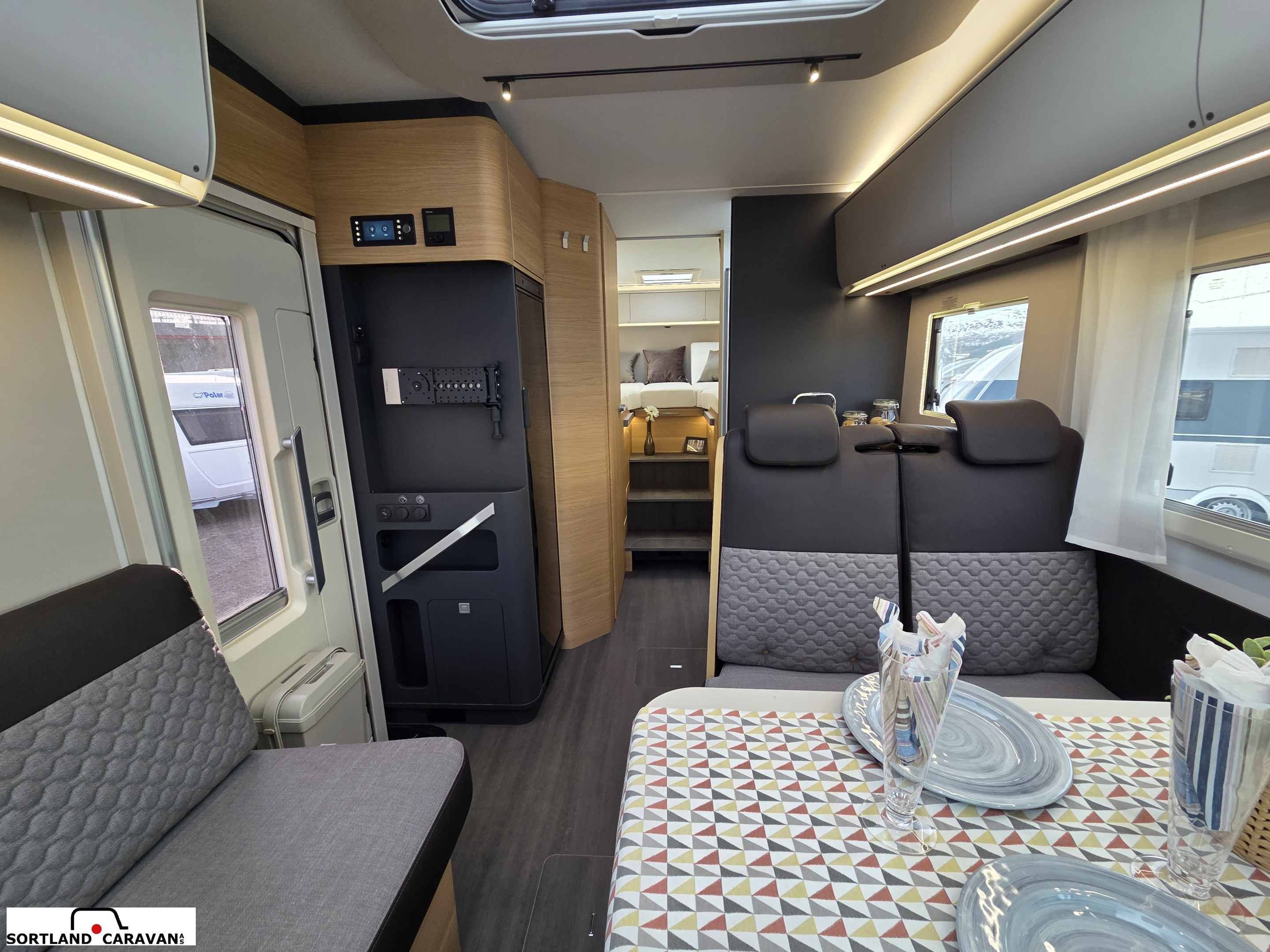 Adria CORAL AXESS 670 SL - CITROEN BlueHDi 2,2 140HP (103kW) 35L - Adria