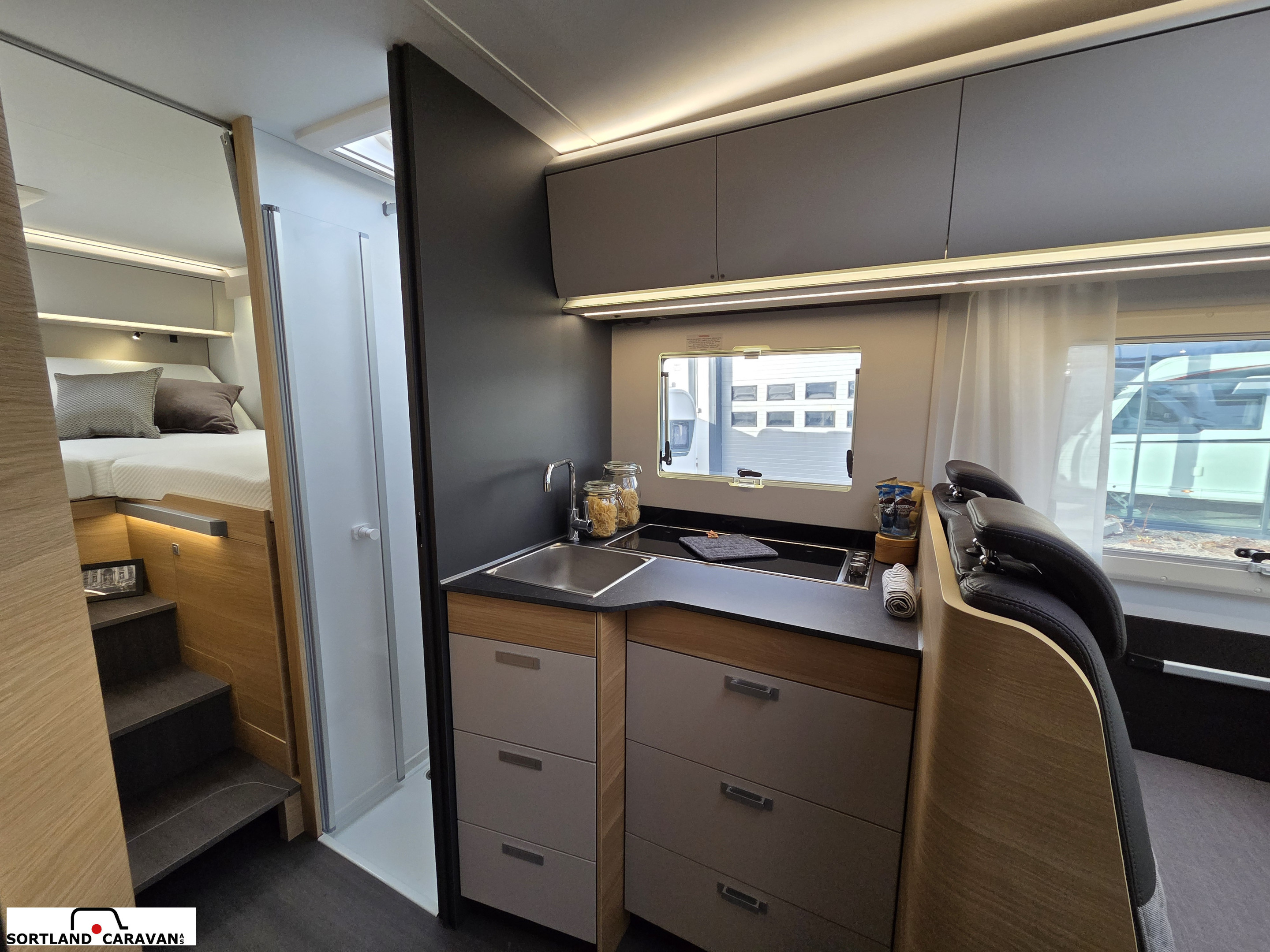 Adria CORAL AXESS 670 SL - CITROEN BlueHDi 2,2 140HP (103kW) 35L - Adria