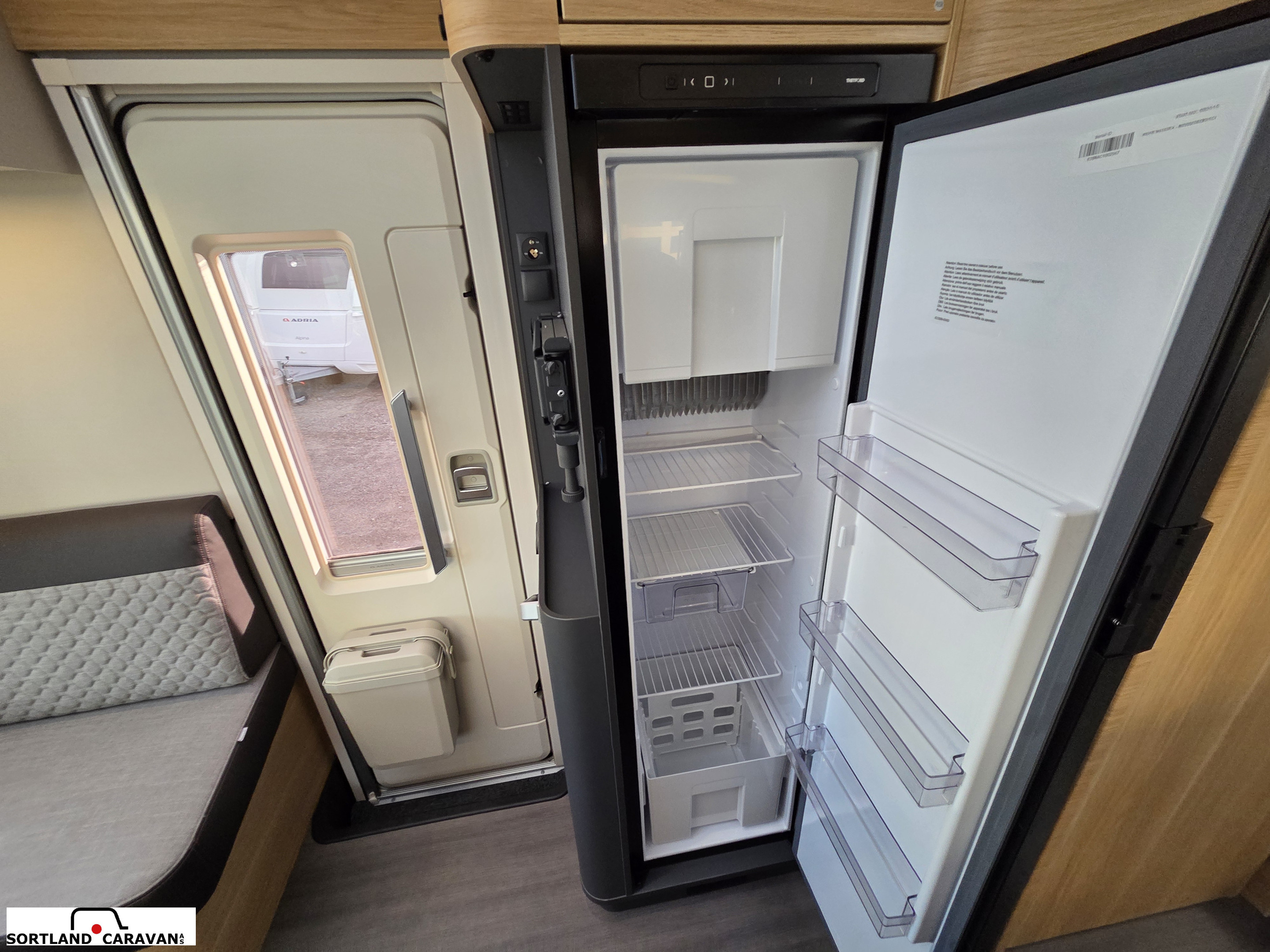 Adria CORAL AXESS 670 SL - CITROEN BlueHDi 2,2 140HP (103kW) 35L - Adria