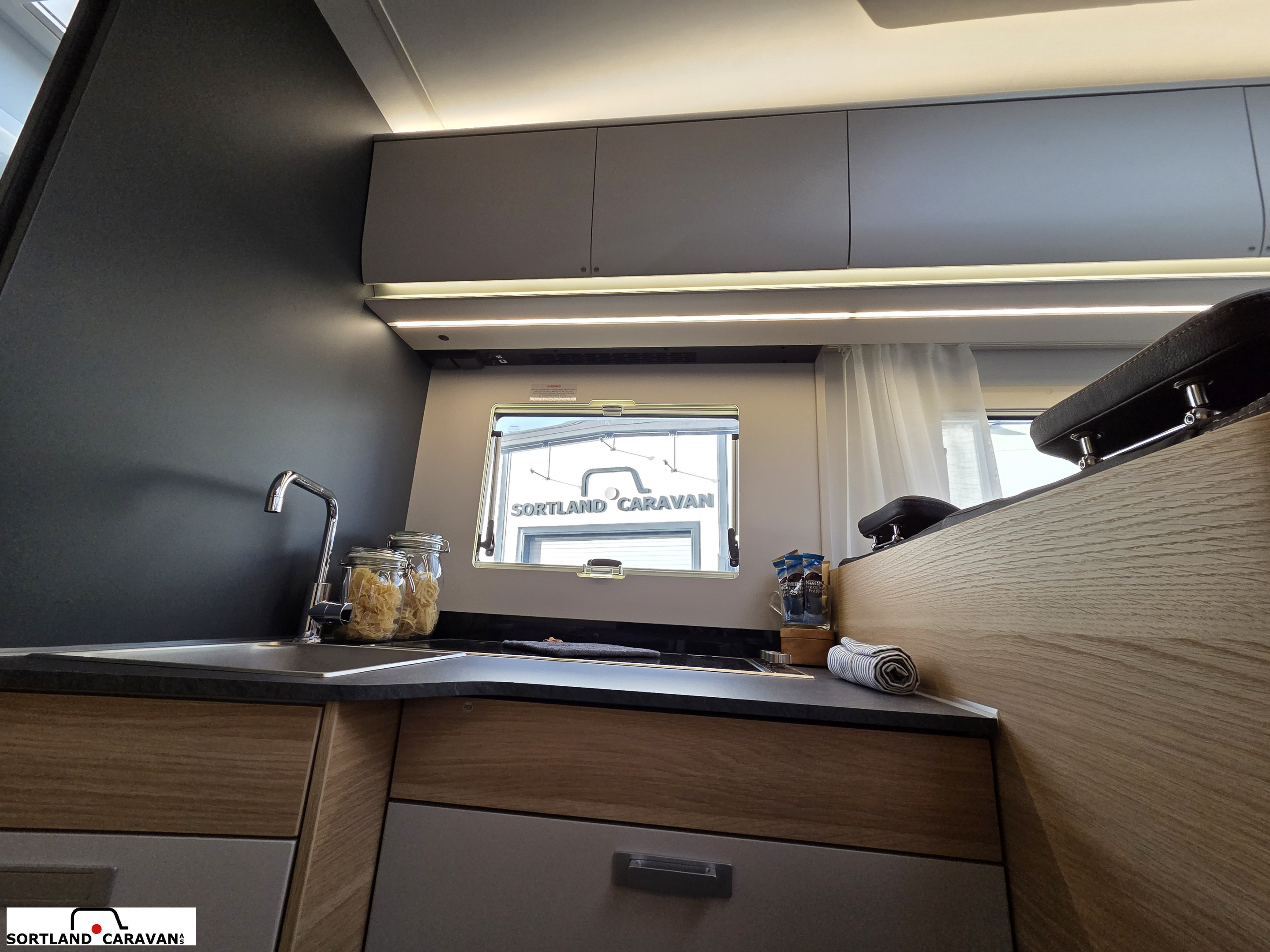 Adria CORAL AXESS 670 SL - CITROEN BlueHDi 2,2 140HP (103kW) 35L - Adria