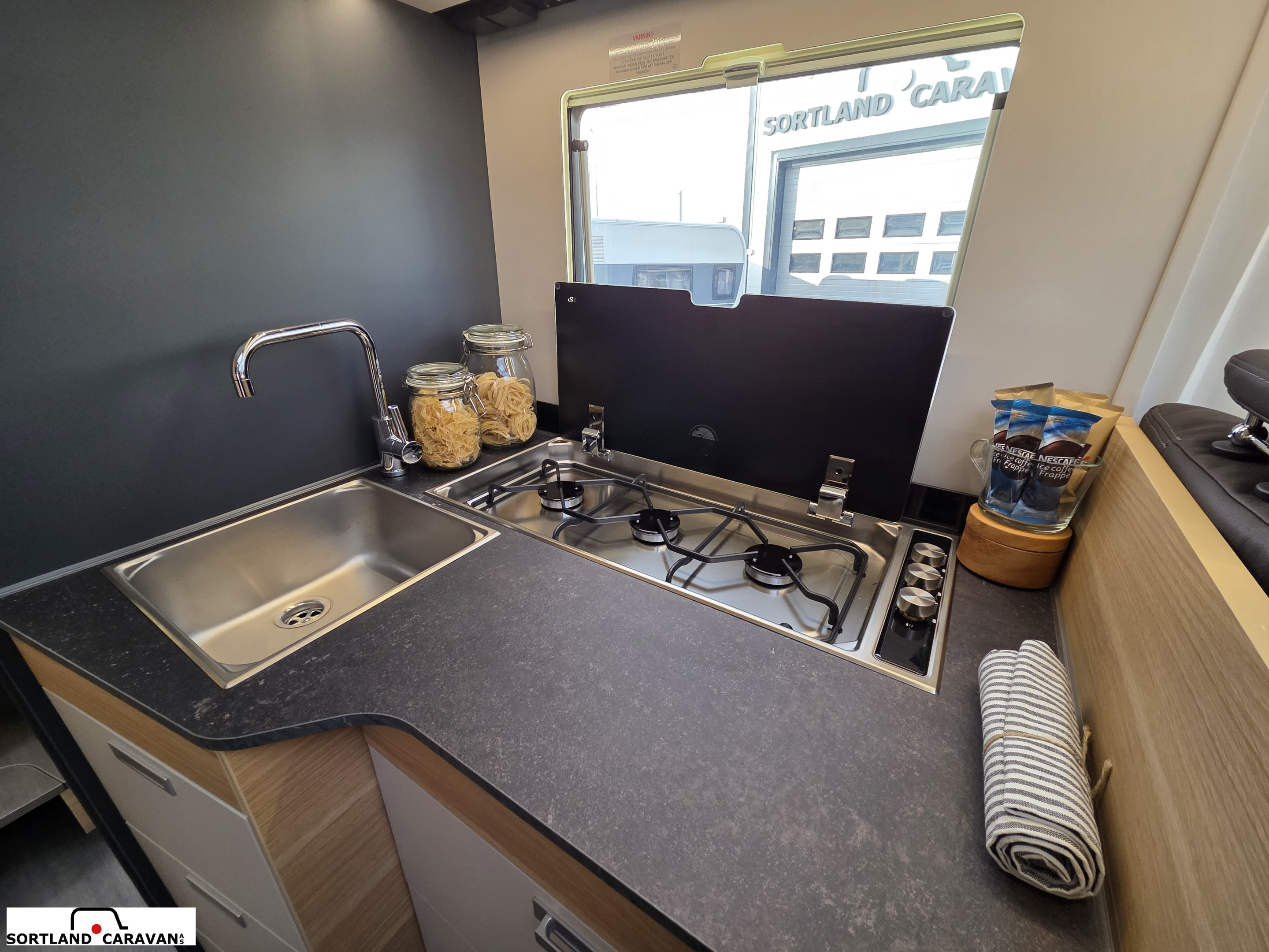 Adria CORAL AXESS 670 SL - CITROEN BlueHDi 2,2 140HP (103kW) 35L - Adria