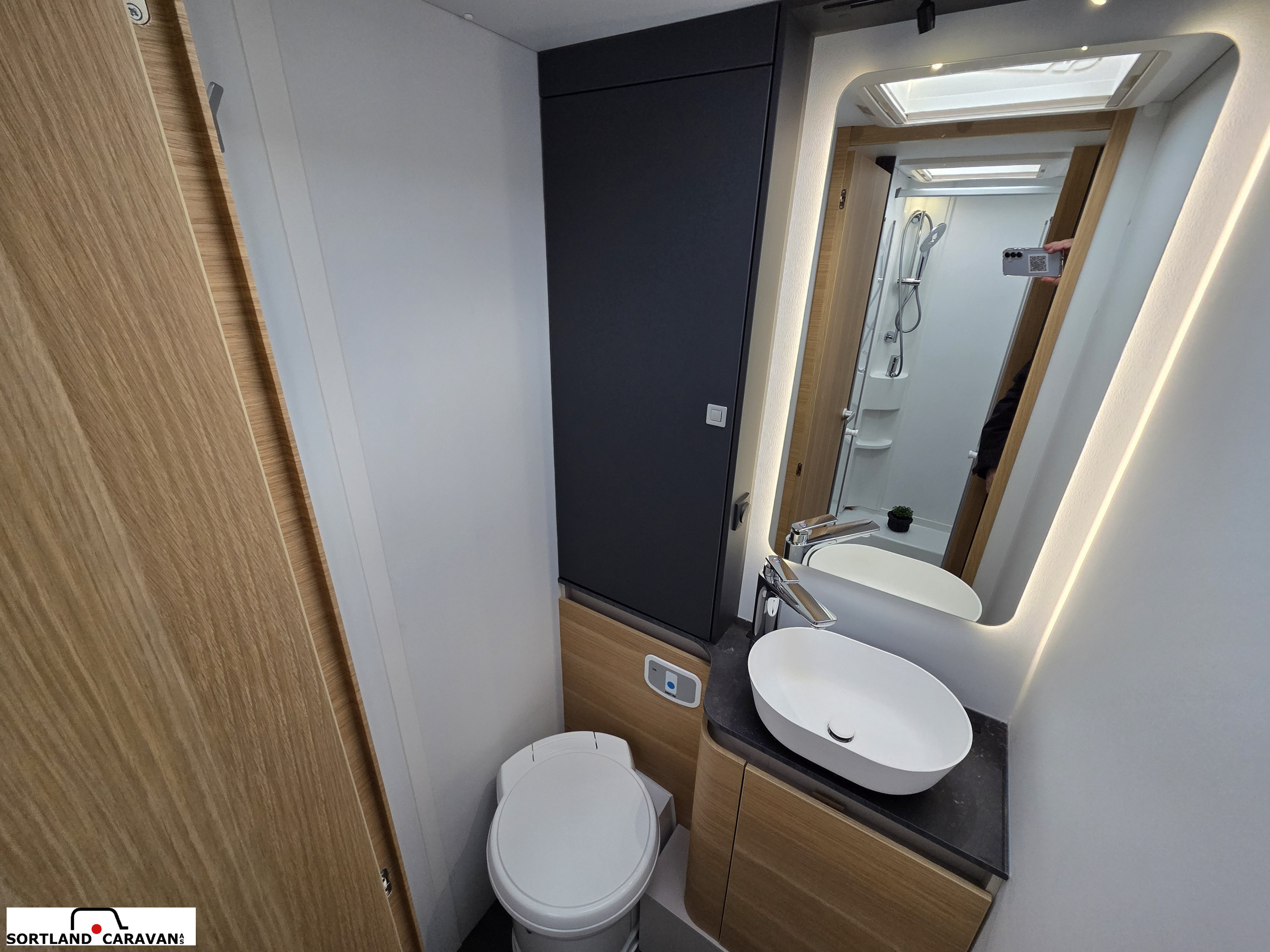 Adria CORAL AXESS 670 SL - CITROEN BlueHDi 2,2 140HP (103kW) 35L - Adria