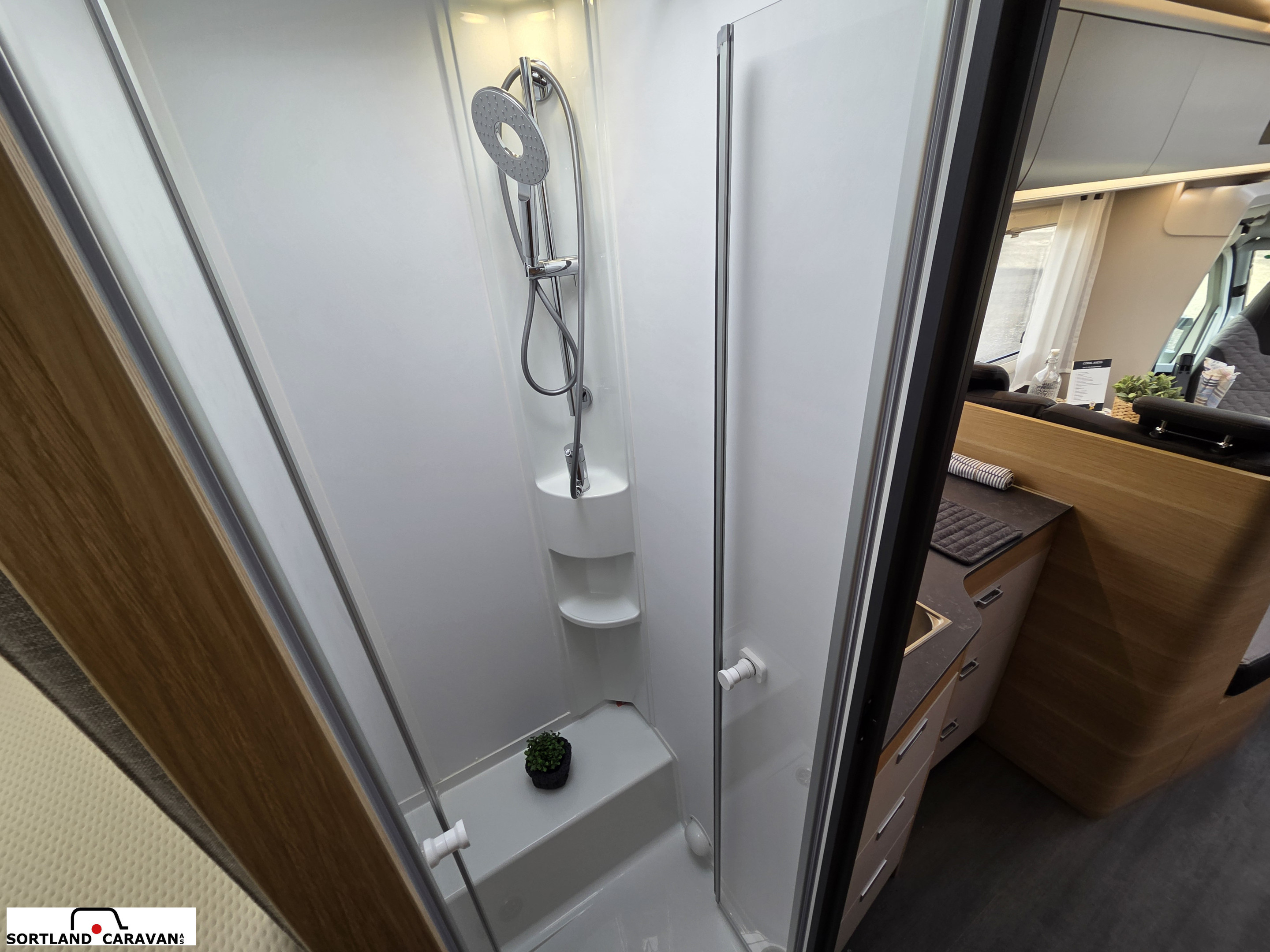 Adria CORAL AXESS 670 SL - CITROEN BlueHDi 2,2 140HP (103kW) 35L - Adria