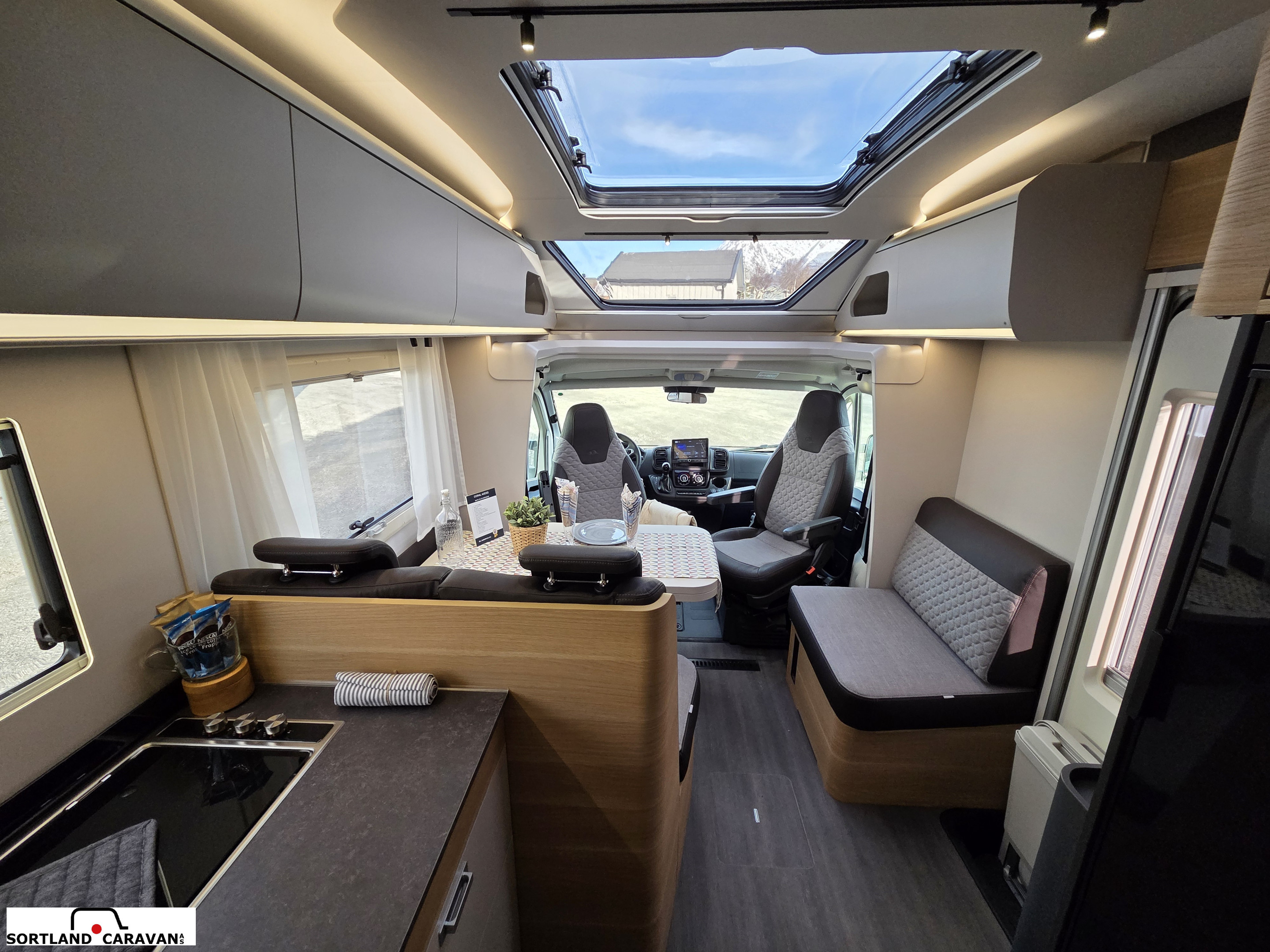 Adria CORAL AXESS 670 SL - CITROEN BlueHDi 2,2 140HP (103kW) 35L - Adria