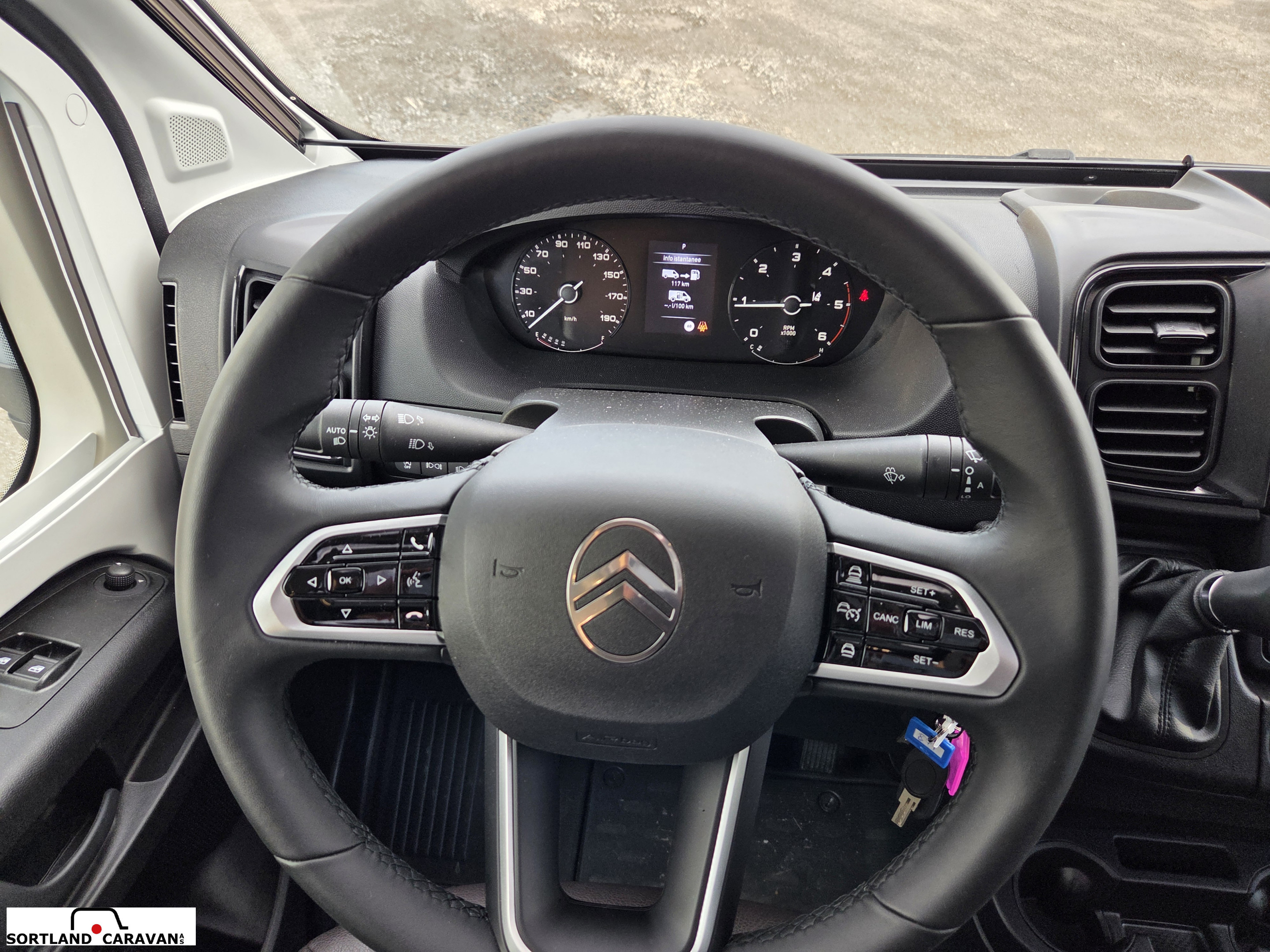 Adria CORAL AXESS 670 SL - CITROEN BlueHDi 2,2 140HP (103kW) 35L - Adria