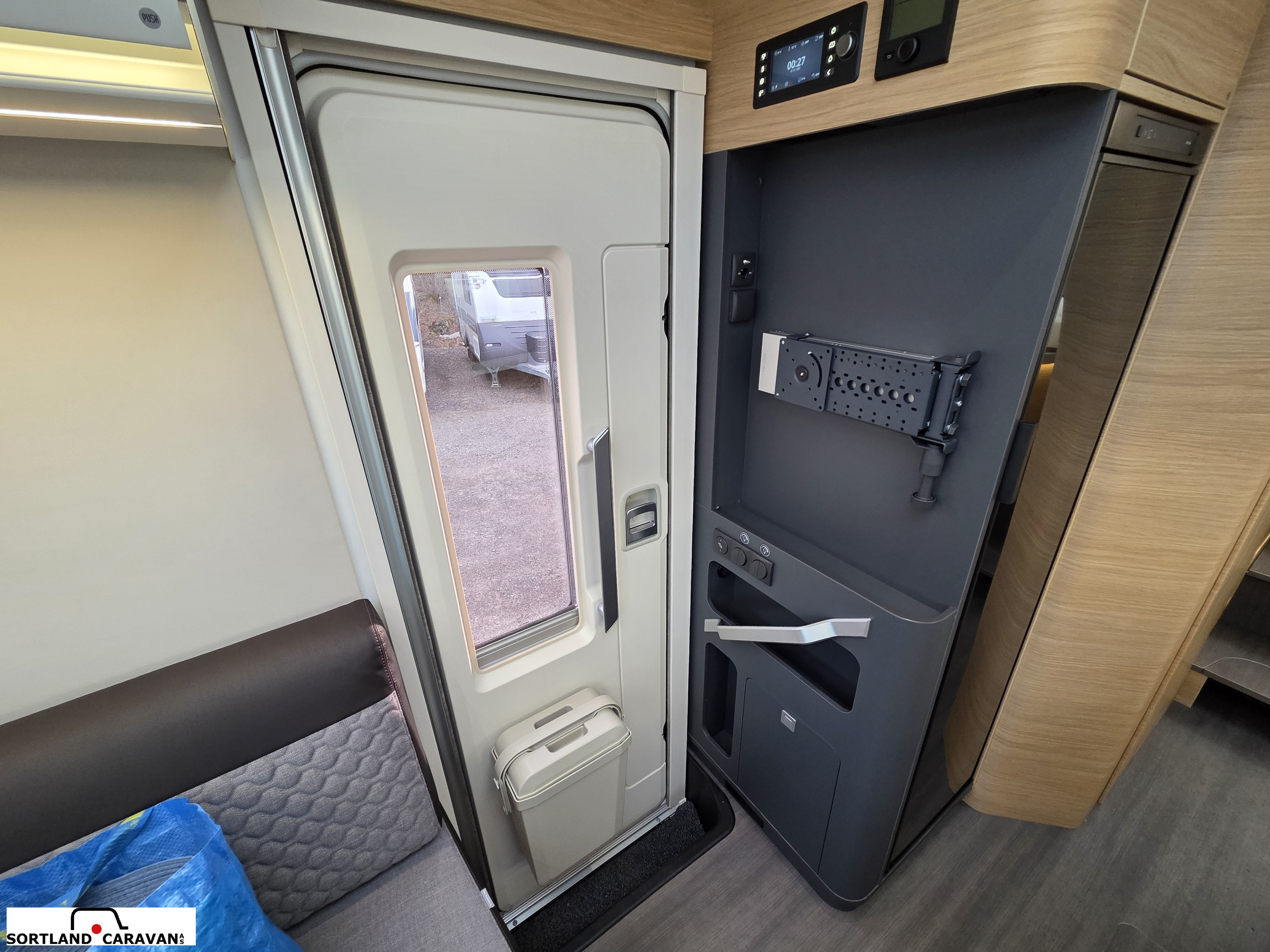 Adria CORAL AXESS 670 SL - CITROEN BlueHDi 2,2 140HP (103kW) 35L - Adria