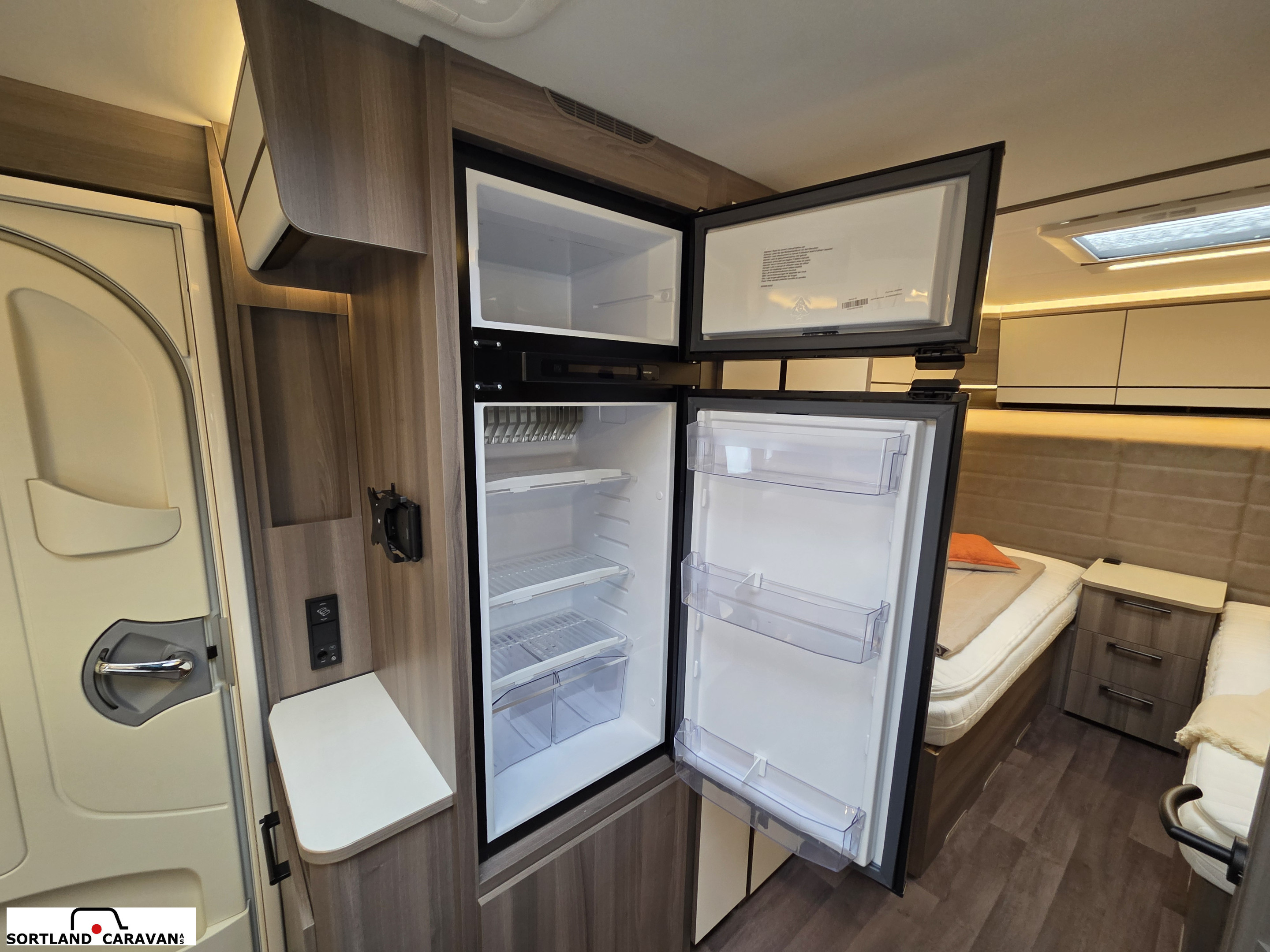 KABE ESTATE 560 GLE  KS - KABE