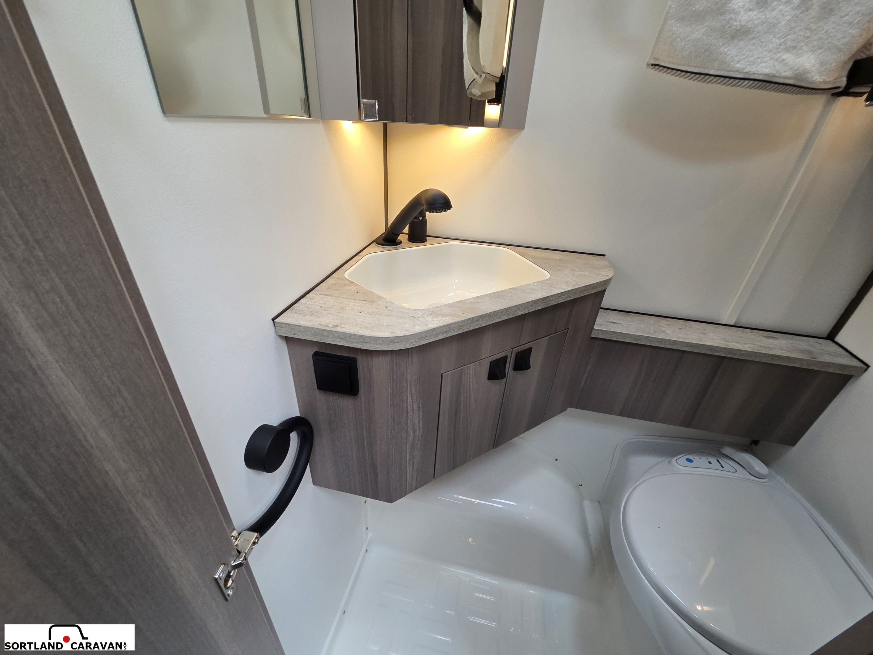 KABE ESTATE 470 GLE - KABE