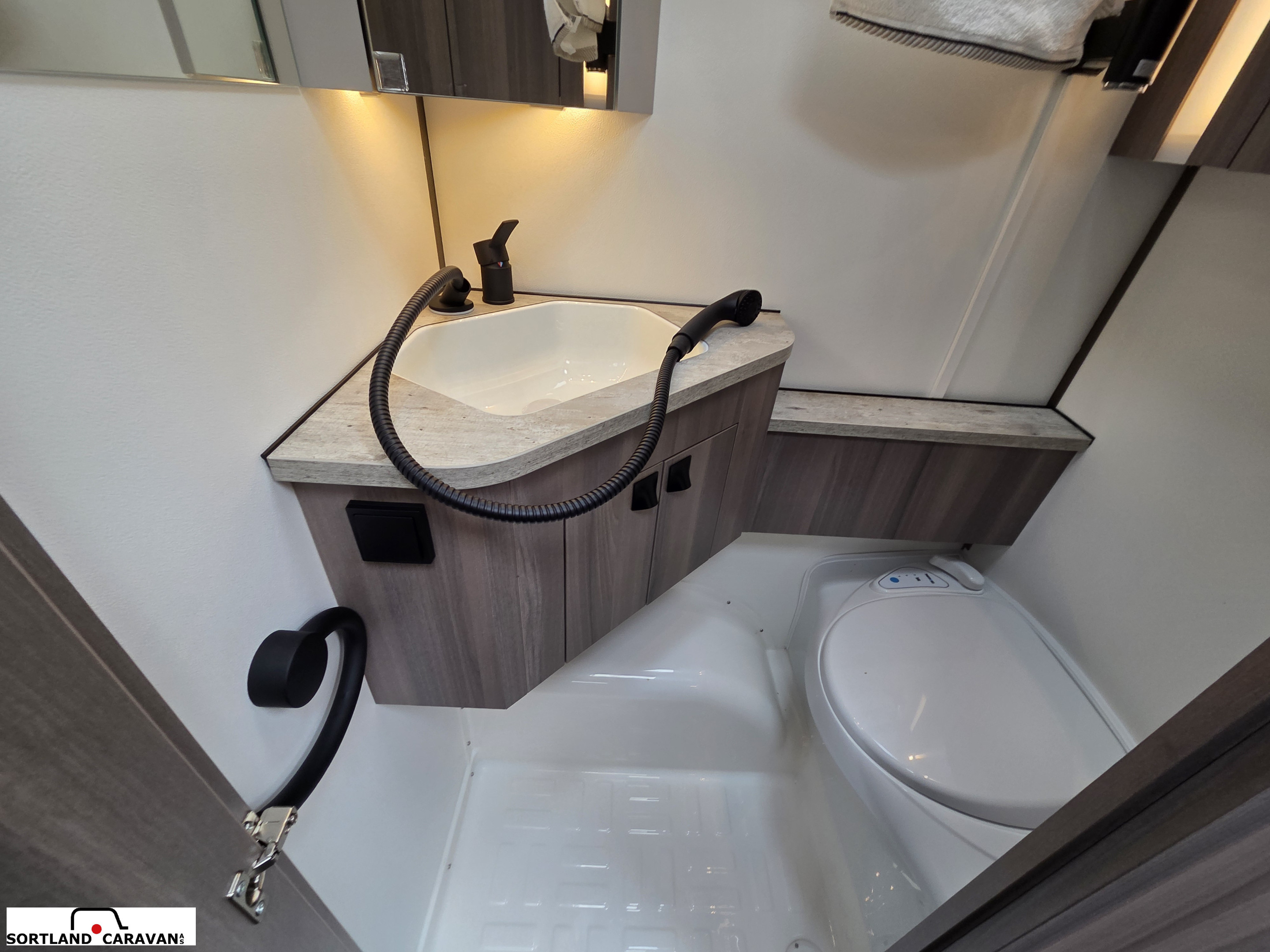 KABE ESTATE 470 GLE - KABE