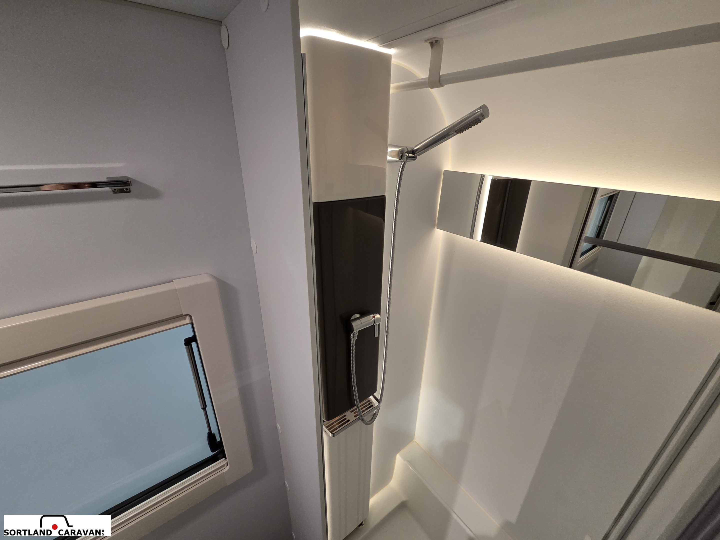 Adria Alpina 663 PT - Adria
