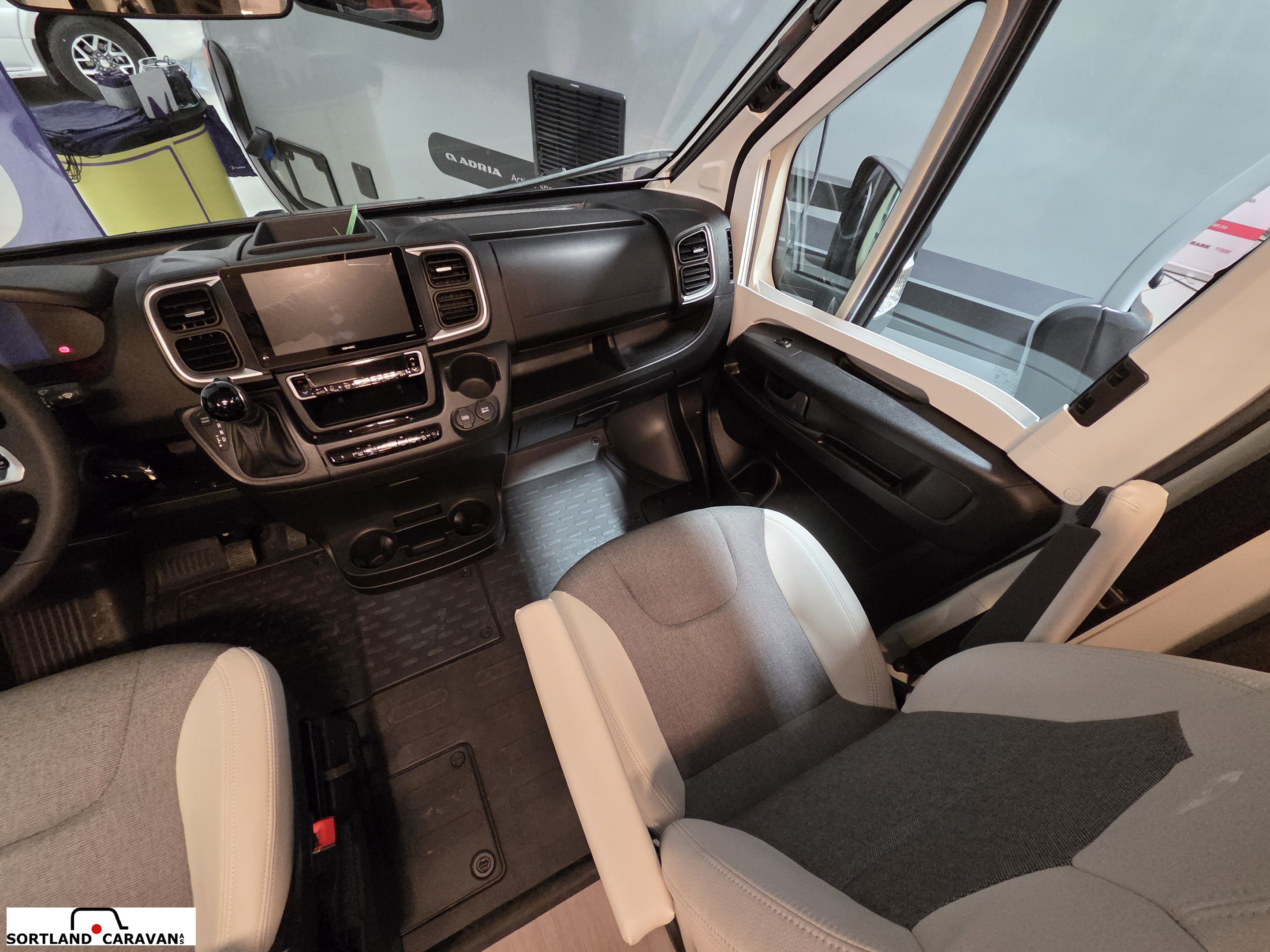 Adria MATRIX SUPREME 670 SL - - Adria